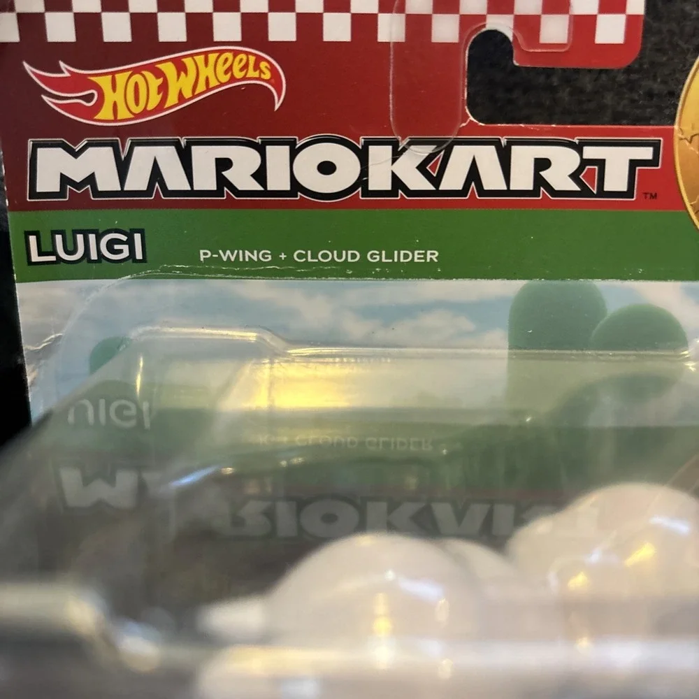 Hot‎ Wheels  Mario Kart Series  Luigi P-Wing With Cloud Glider  Sealed